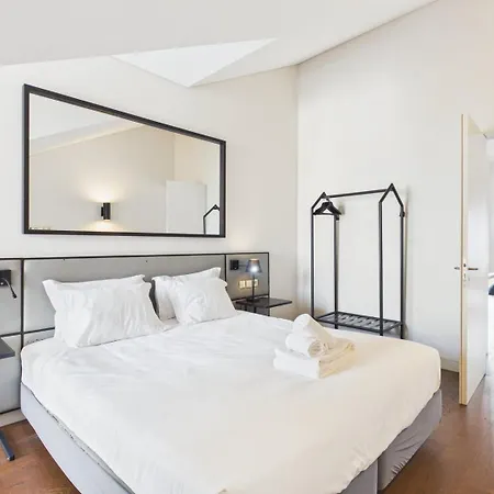 Appartamento Stylish 1br W/ Sofa Bed - Prime Cais Do Sodre | By Airnest